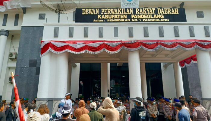 Warga dan Mahasiswa Geruduk Pemkab Pandeglang, Protes Dugaan Pencemaran Lingkungan oleh CV. GSM