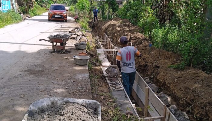 DPRD Wujudkan Keinginan Warga Membuat Drainase Melalui Pokir