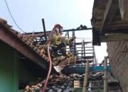 Kobaran Api Luluhlantakan Satu Unit Rumah di Gunung Cahya Kecamatan Buay Rawan 